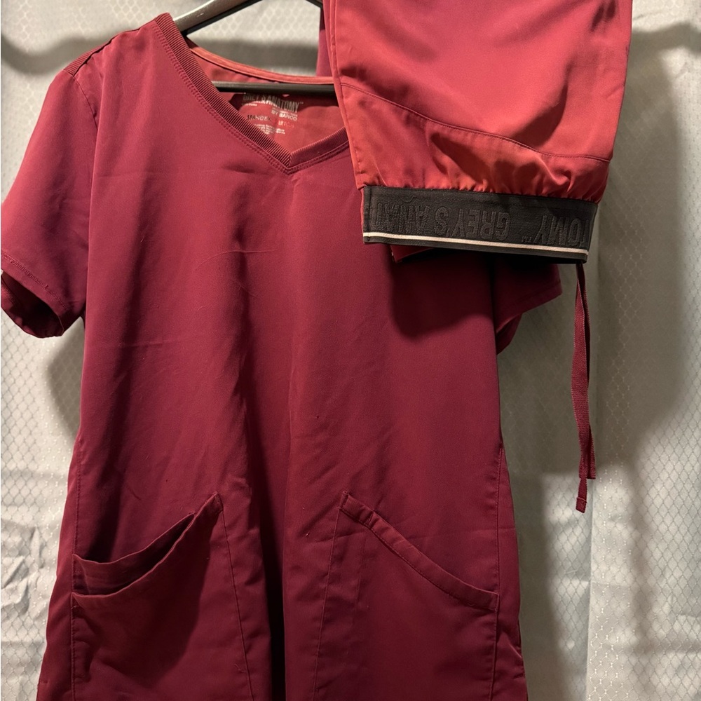 10. Pre loved Grey's Anatomy Women's Scrub large Top and large wPants - Burgundy
